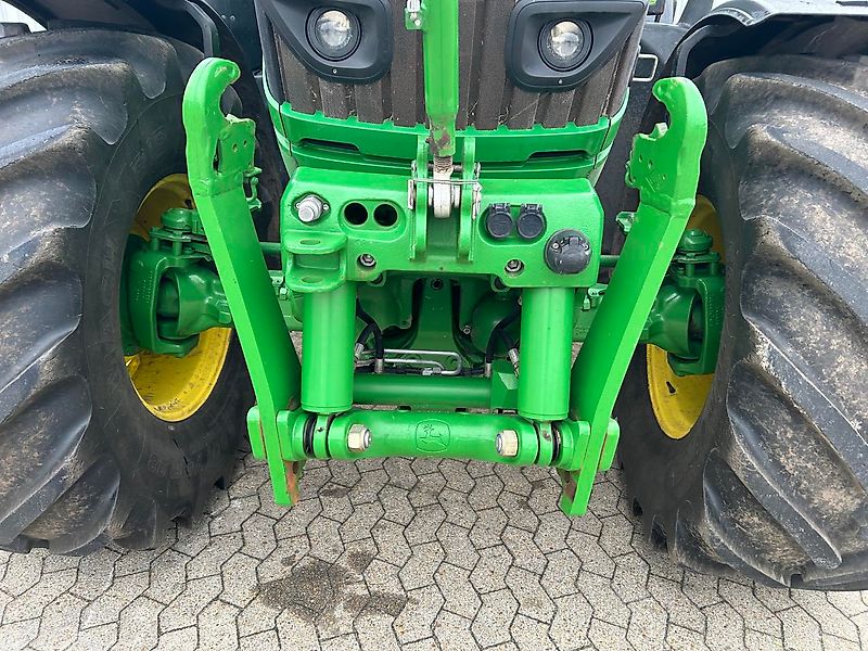 John Deere 6175R