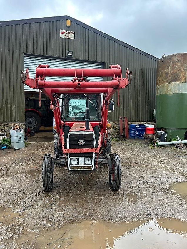 Massey Ferguson 550 + Loader