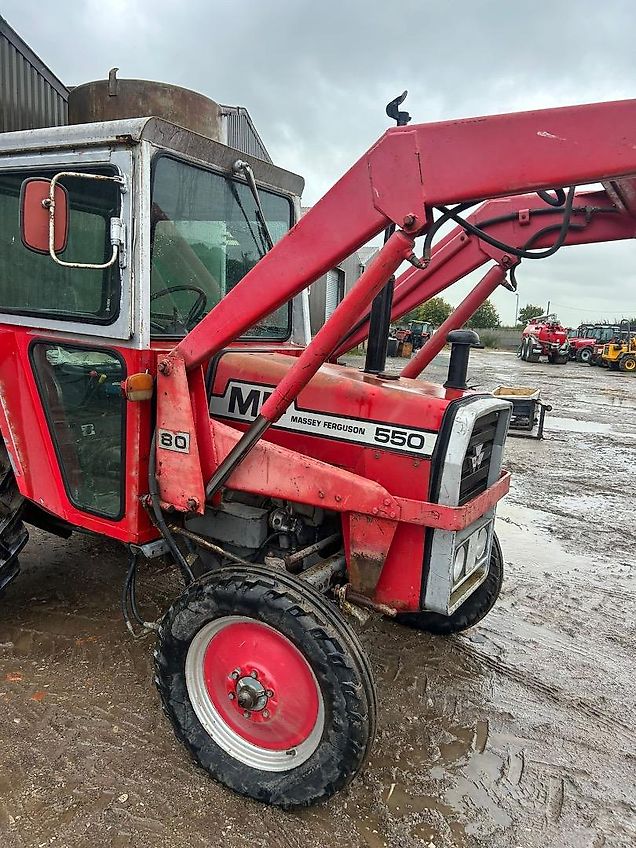 Massey Ferguson 550 + Loader