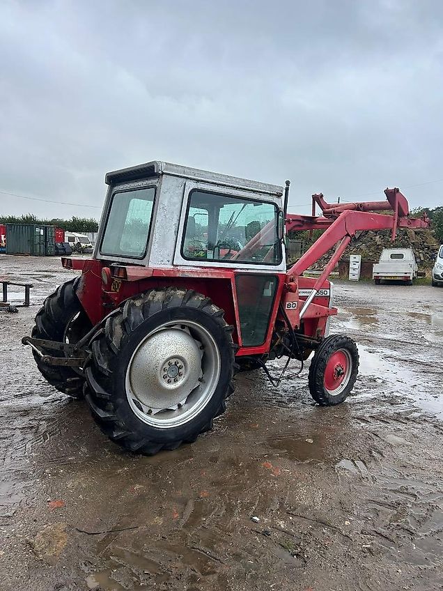 Massey Ferguson 550 + Loader