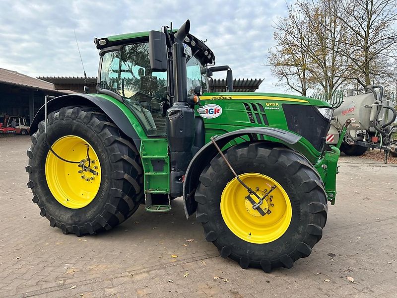 John Deere 6215 R mit GPS RTK