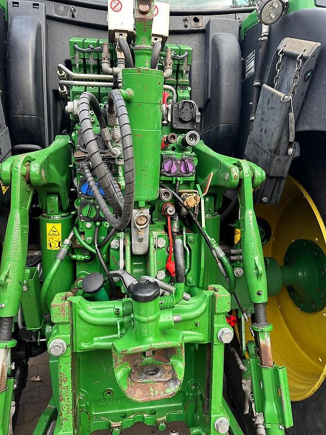 John Deere 6215 R mit GPS RTK