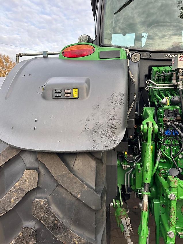 John Deere 6215 R mit GPS RTK