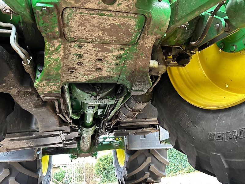John Deere 6215 R mit GPS RTK