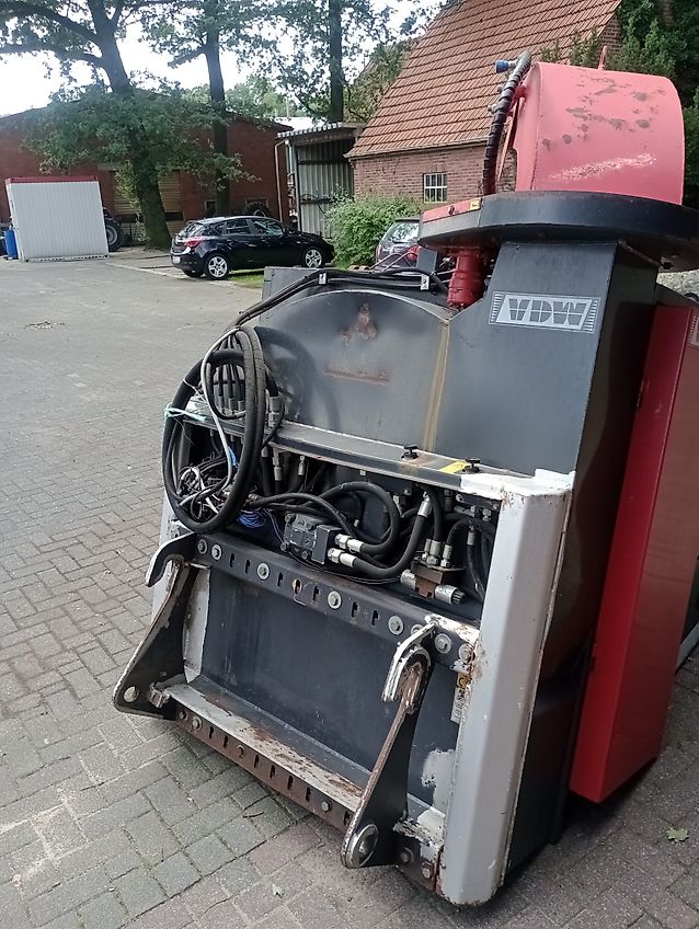 VDMJ Hersteller VDW Schmihing Bedding Master Profi Strohhäcksler:Der Bettenmacher für Tierwohl Frontladerstrohhäcksler Radladerhäcksler für Stroh Hofladerstrohhäcklser Einstreuhäcksler Gebläseinstreuhäcksler