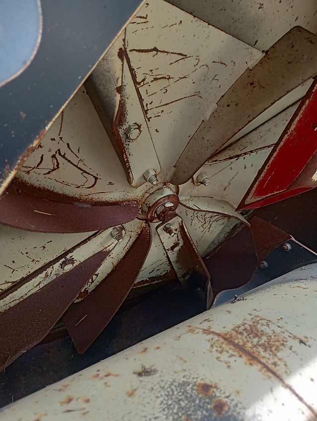 VDMJ Hersteller VDW Schmihing Bedding Master Profi Strohhäcksler:Der Bettenmacher für Tierwohl Frontladerstrohhäcksler Radladerhäcksler für Stroh Hofladerstrohhäcklser Einstreuhäcksler Gebläseinstreuhäcksler