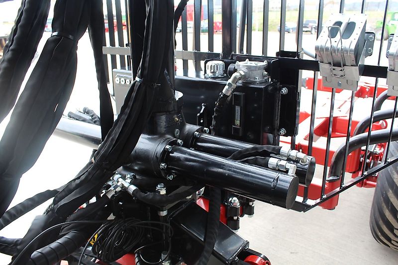 Farmi Rückewagen 9 to.-6,30m Kran