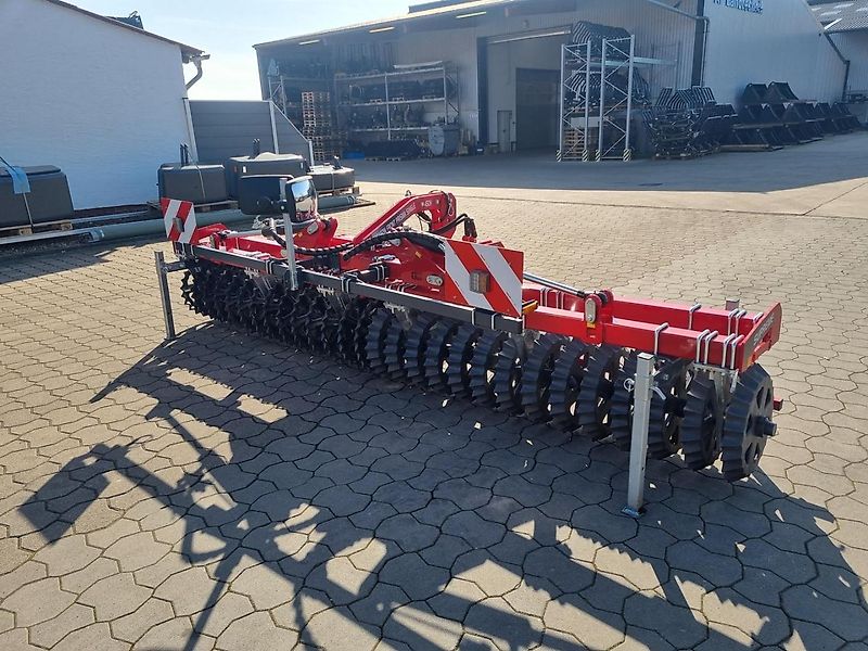DA Landtechnik Aragon 4,0-6,0m Prismenpacker Frontpacker