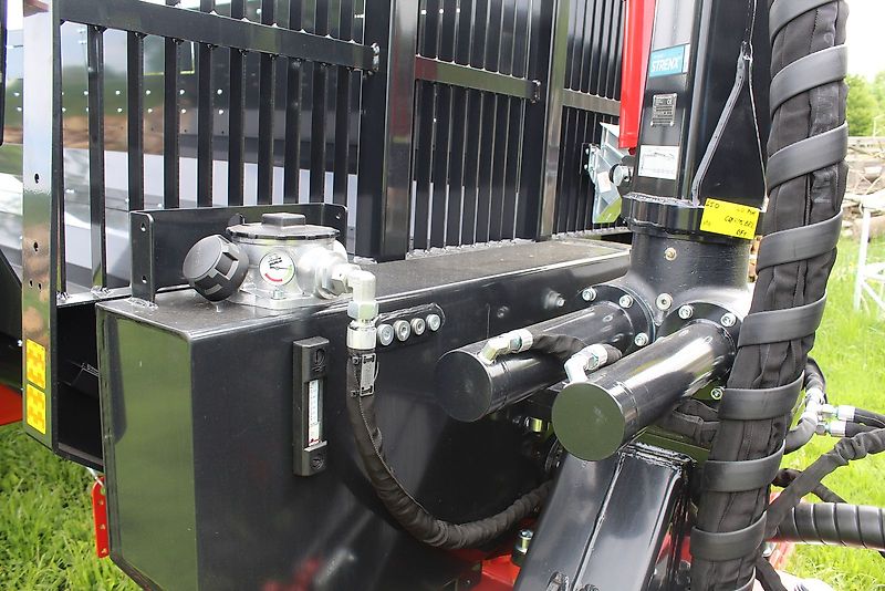 Farmi Rückewagen 12to-7,20m Kran - Astwanne Hardox