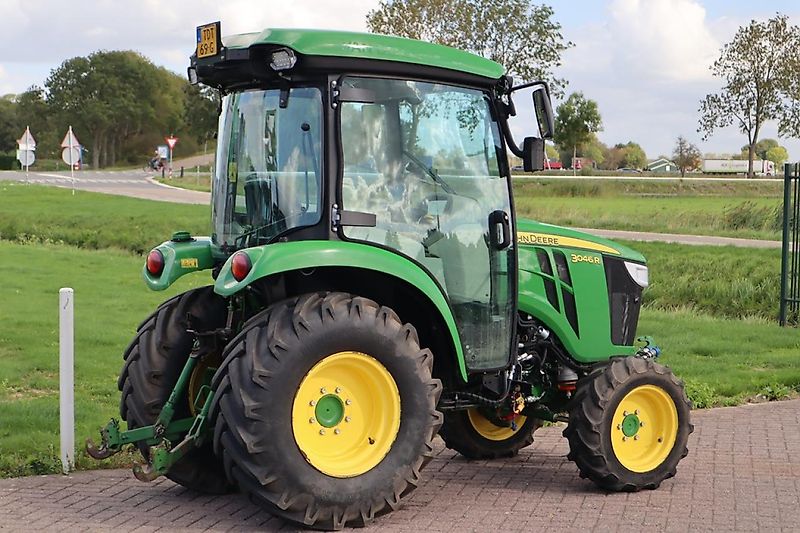 John Deere 3046R TRACTOR