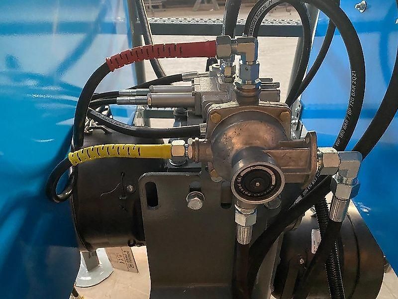 Zamet Futtermischwagen / Feed mixer / Melangeuse / Carro miscelatore / Distribuidor de pienso / Кормораздатчик / Wóz paszowy 14 m3