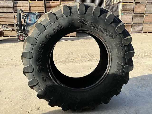 Trelleborg TM900 710/75R42