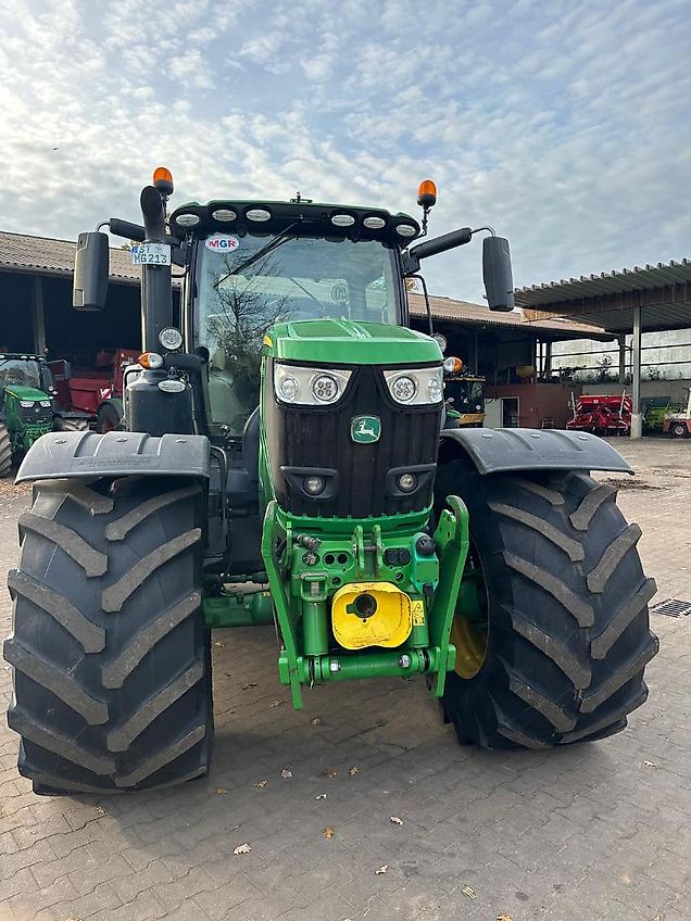 John Deere 6215 R mit GPS RTK
