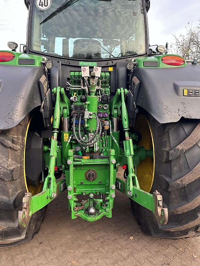 John Deere 6215 R mit GPS RTK