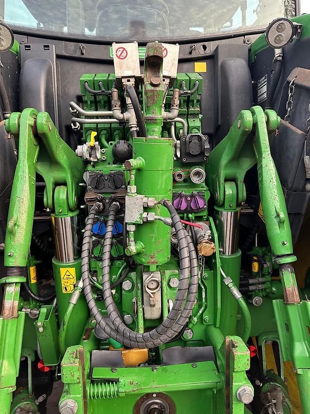 John Deere 6215 R mit GPS RTK