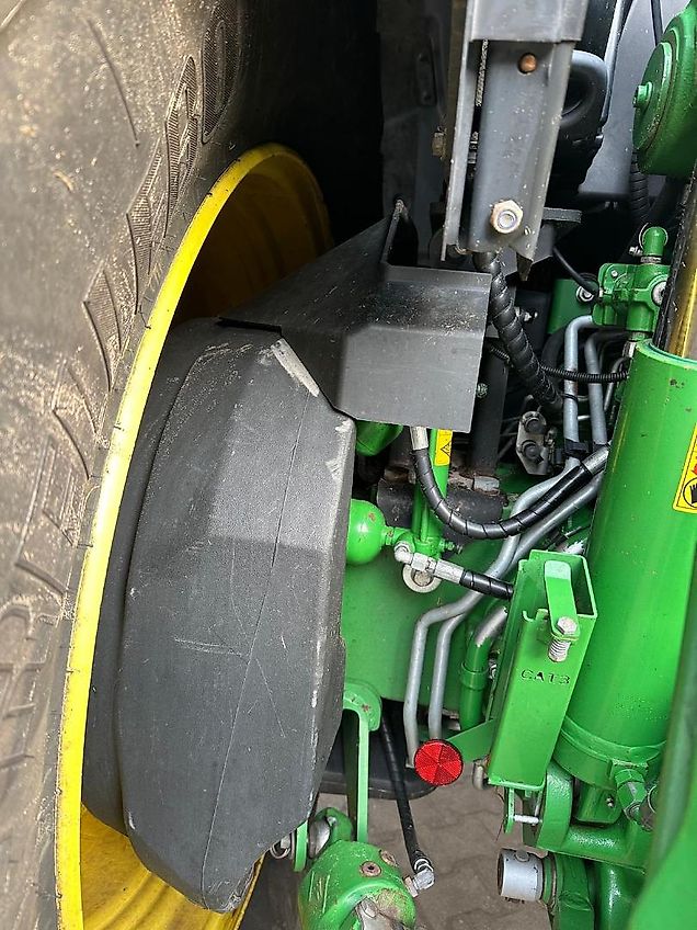 John Deere 6215 R mit GPS RTK