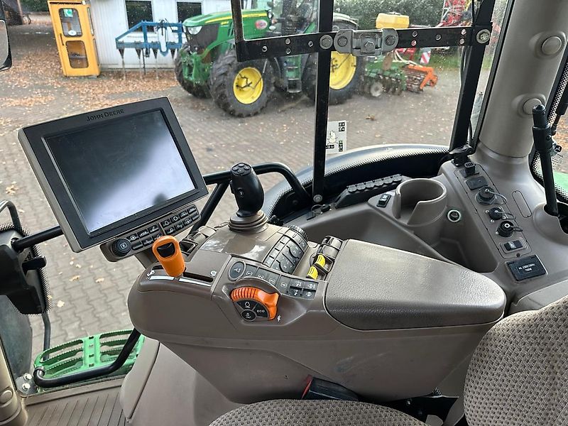 John Deere 6215 R mit GPS RTK