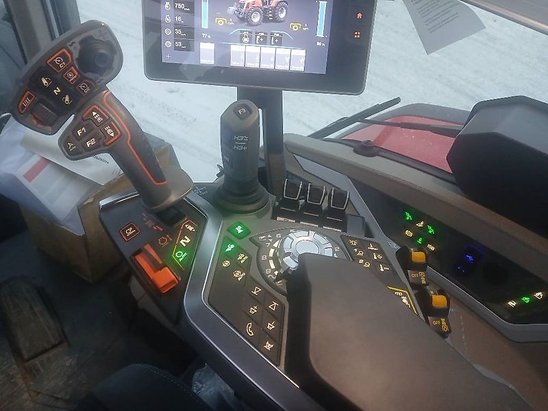 Massey Ferguson 8S305 Dyna Vt Exclusive Xtra