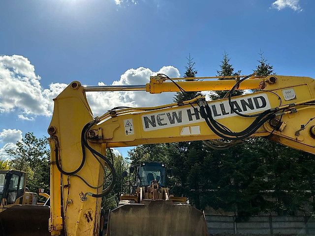 New Holland KOBELCO E 215B
