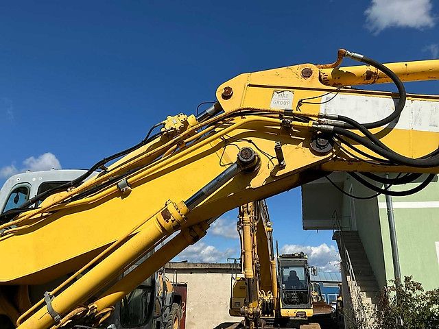 New Holland KOBELCO E 215B