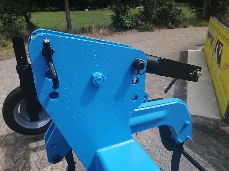 Heilers Frontgrubber 250cm Ideal zur Gülleeinarbeitung 6 Flügelstile mit 420mm breite bis zu 850mm Arbeitstiefe möglich Frontanbau Heckanbau Gummistützräder 600mm über Lochschiene Tiefeneinstellung Flügelschargrubber