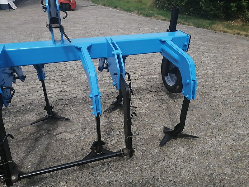 Heilers Frontgrubber 250cm Ideal zur Gülleeinarbeitung 6 Flügelstile mit 420mm breite bis zu 850mm Arbeitstiefe möglich Frontanbau Heckanbau Gummistützräder 600mm über Lochschiene Tiefeneinstellung Flügelschargrubber