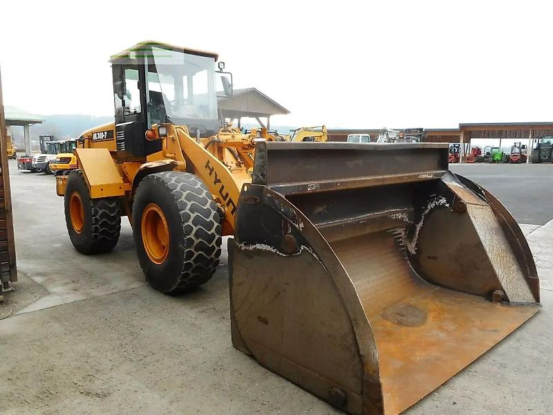 Hyundai hl740-7 mit hochkippschaufel u. volvo sw