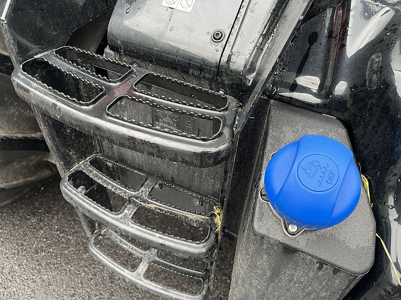 Massey Ferguson 5711M Dyna4 Cab Essential