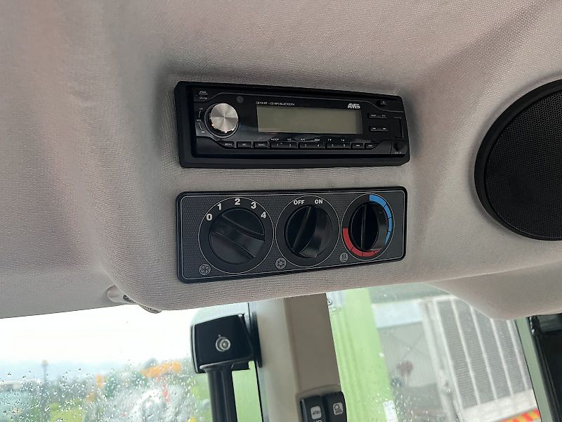 Massey Ferguson 5711M Dyna4 Cab Essential