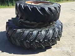 Massey Ferguson ZWILLINGSRÄDER 2X 16.9 R30 + 2X 20.8 R42
