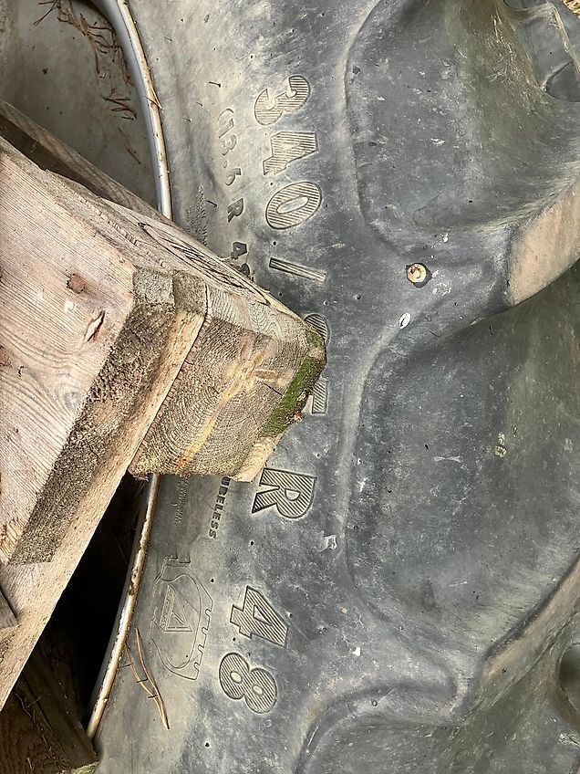 Massey Ferguson 340/95R48 + 320/95R32 Continental