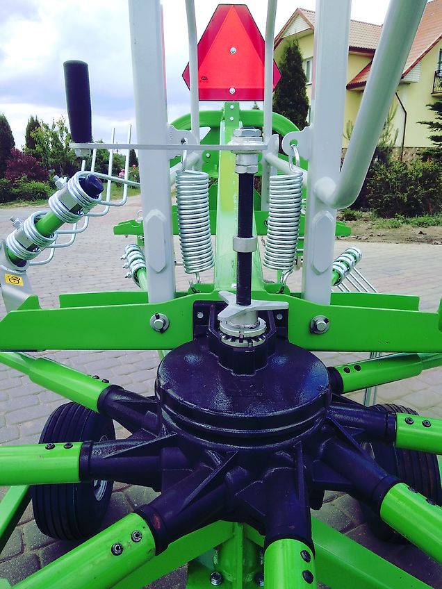 TALEX Kreiselschwader/ Rake/ Zgrabiarka karuzelowa Spyder 360 / Rastrillo rotativo Spyder 360