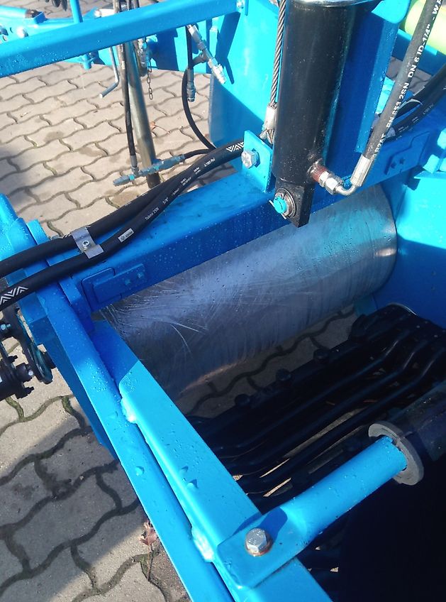 KRUKOWIAK; ( Schwadaufnehmer ) PYRUS II - Z ( Zwiebelsammler- Schwadaufnehmer)