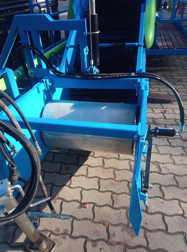 KRUKOWIAK; ( Schwadaufnehmer ) PYRUS II - Z ( Zwiebelsammler- Schwadaufnehmer)