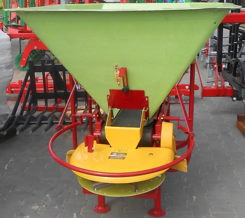 Pom Augustów Düngerstreuer/ Fertilizer spreader/ Rozsiewacz N031M/1 / Esparcidor N031M / 1