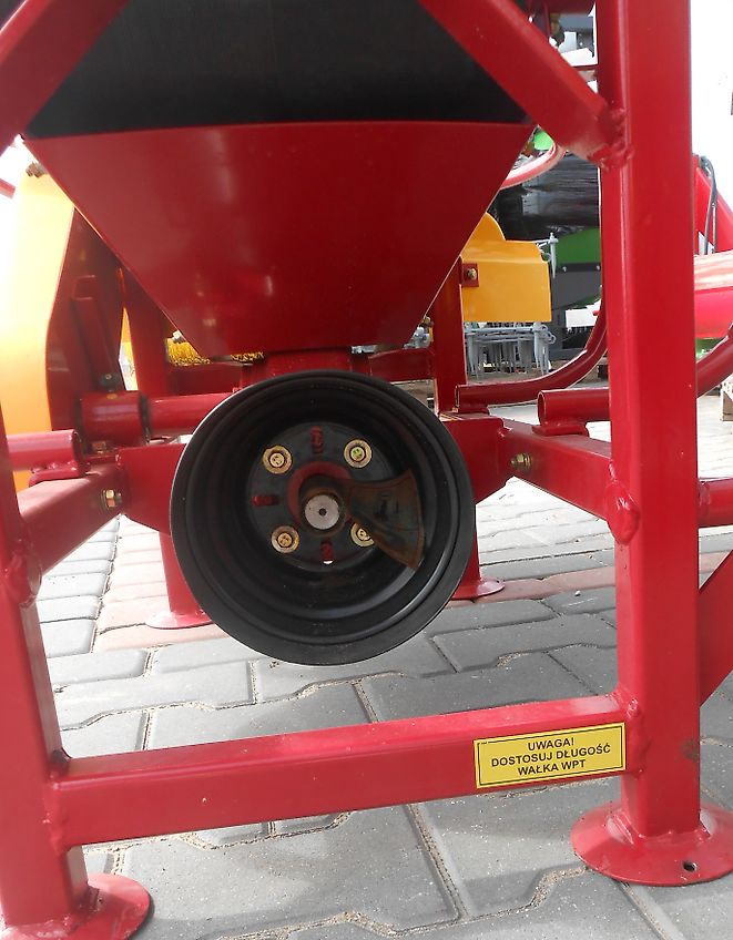 Pom Augustów Düngerstreuer/ Fertilizer spreader/ Rozsiewacz N031M/1 / Esparcidor N031M / 1