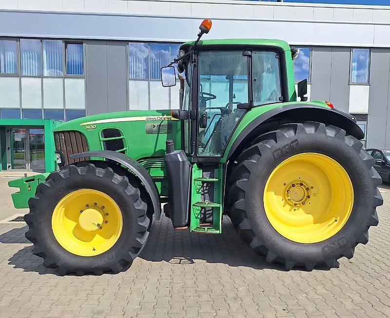 John Deere 7430