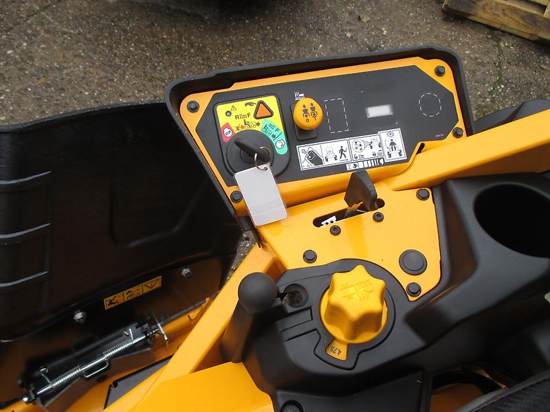 Cub Cadet XZ8 S137i Ultima Zero Turn Profi Nullwendekreismäher 137 cm Kohler Benzindirekteinspritzer