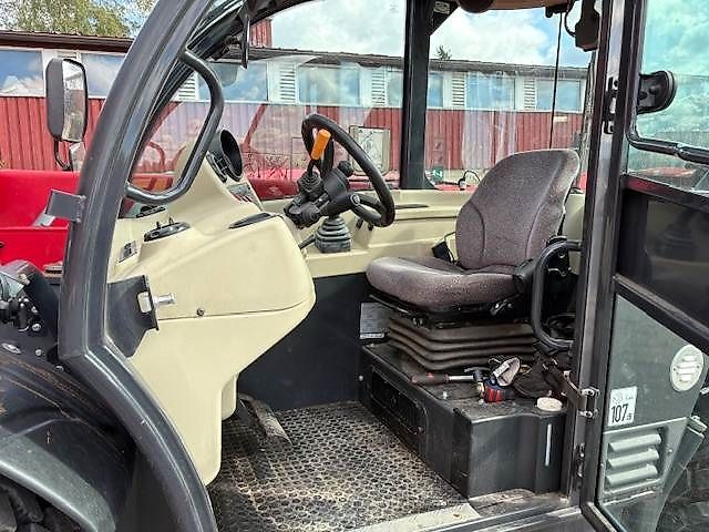 Massey Ferguson TH.7038