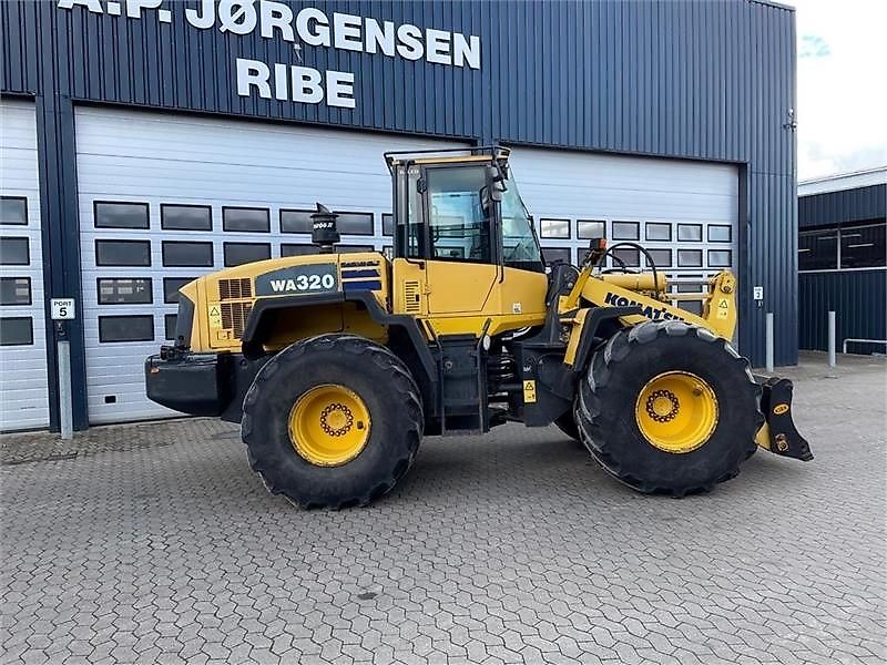 Komatsu WA320-5