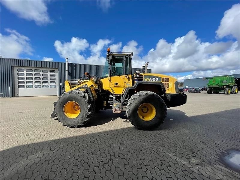 Komatsu WA320-5
