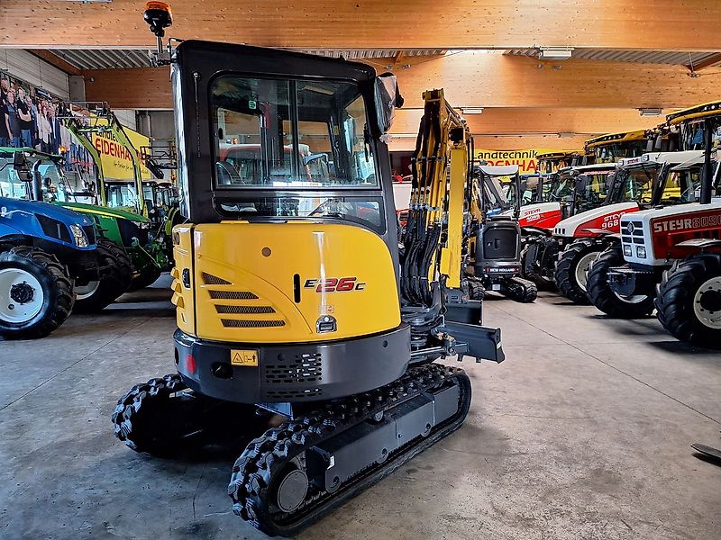New Holland E 26 C