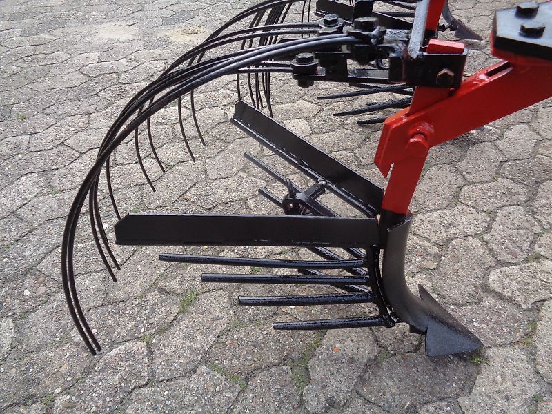 Köckerling Köckerling 6 reihiges reihenabhängiges Dammpflegegerät mit 75 cm Reihenabstand hydraulische Klappung 2 fach mit je Reihe 2 Hackscharen Dammformer sowie Sriegelzinken zur mechanischen Beikrautbekämpfung