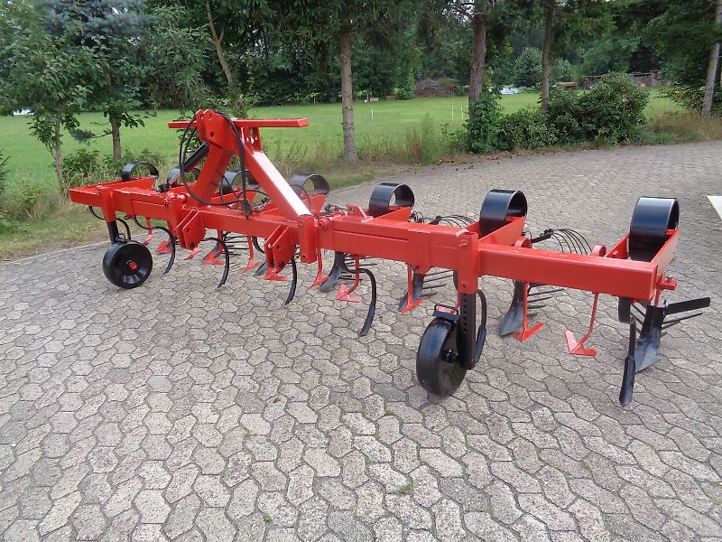 Köckerling Köckerling 6 reihiges reihenabhängiges Dammpflegegerät mit 75 cm Reihenabstand hydraulische Klappung 2 fach mit je Reihe 2 Hackscharen Dammformer sowie Sriegelzinken zur mechanischen Beikrautbekämpfung