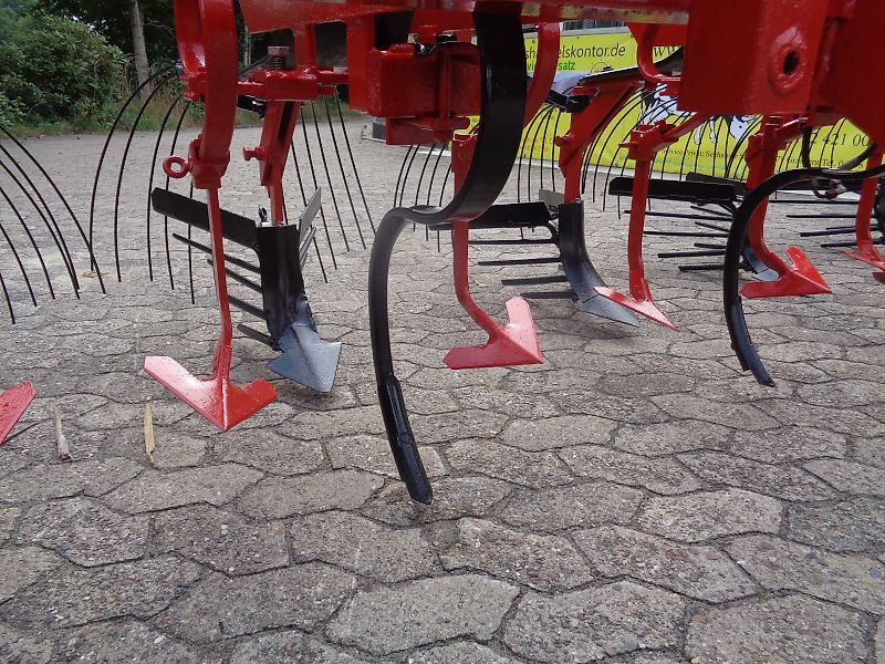 Köckerling Köckerling 6 reihiges reihenabhängiges Dammpflegegerät mit 75 cm Reihenabstand hydraulische Klappung 2 fach mit je Reihe 2 Hackscharen Dammformer sowie Sriegelzinken zur mechanischen Beikrautbekämpfung