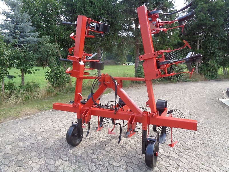 Köckerling Köckerling 6 reihiges reihenabhängiges Dammpflegegerät mit 75 cm Reihenabstand hydraulische Klappung 2 fach mit je Reihe 2 Hackscharen Dammformer sowie Sriegelzinken zur mechanischen Beikrautbekämpfung