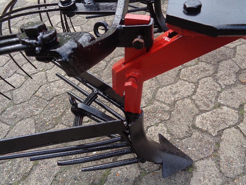 Köckerling Köckerling 6 reihiges reihenabhängiges Dammpflegegerät mit 75 cm Reihenabstand hydraulische Klappung 2 fach mit je Reihe 2 Hackscharen Dammformer sowie Sriegelzinken zur mechanischen Beikrautbekämpfung