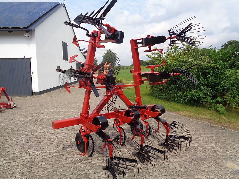 Köckerling Köckerling 6 reihiges reihenabhängiges Dammpflegegerät mit 75 cm Reihenabstand hydraulische Klappung 2 fach mit je Reihe 2 Hackscharen Dammformer sowie Sriegelzinken zur mechanischen Beikrautbekämpfung