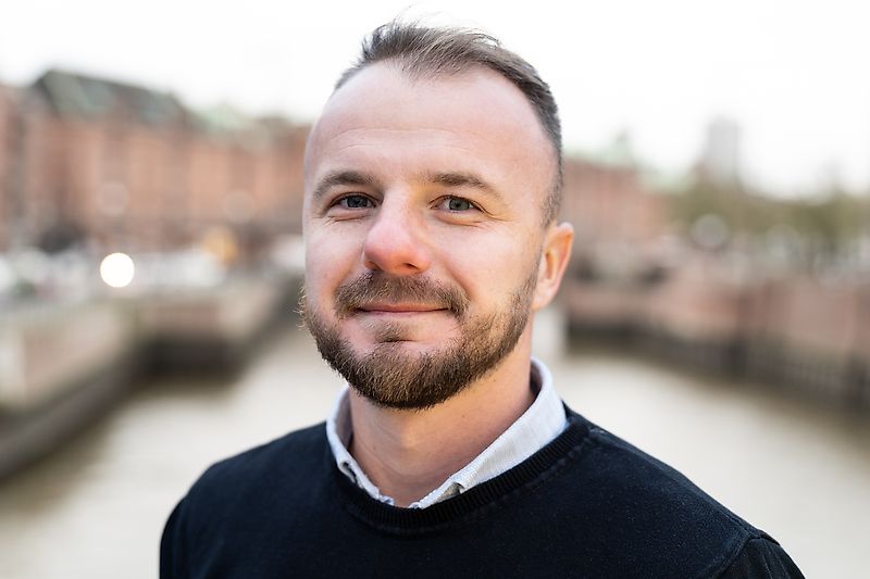 Persona de contacto Sr. Nemanja Arsic